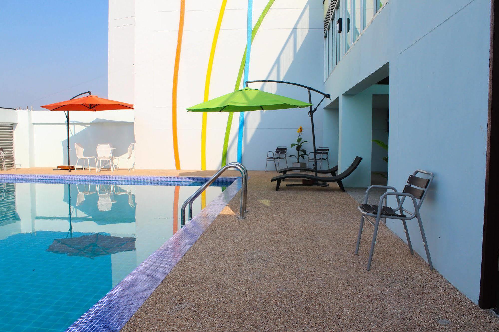 42C The Chic Hotel Nakhon Sawan Luaran gambar