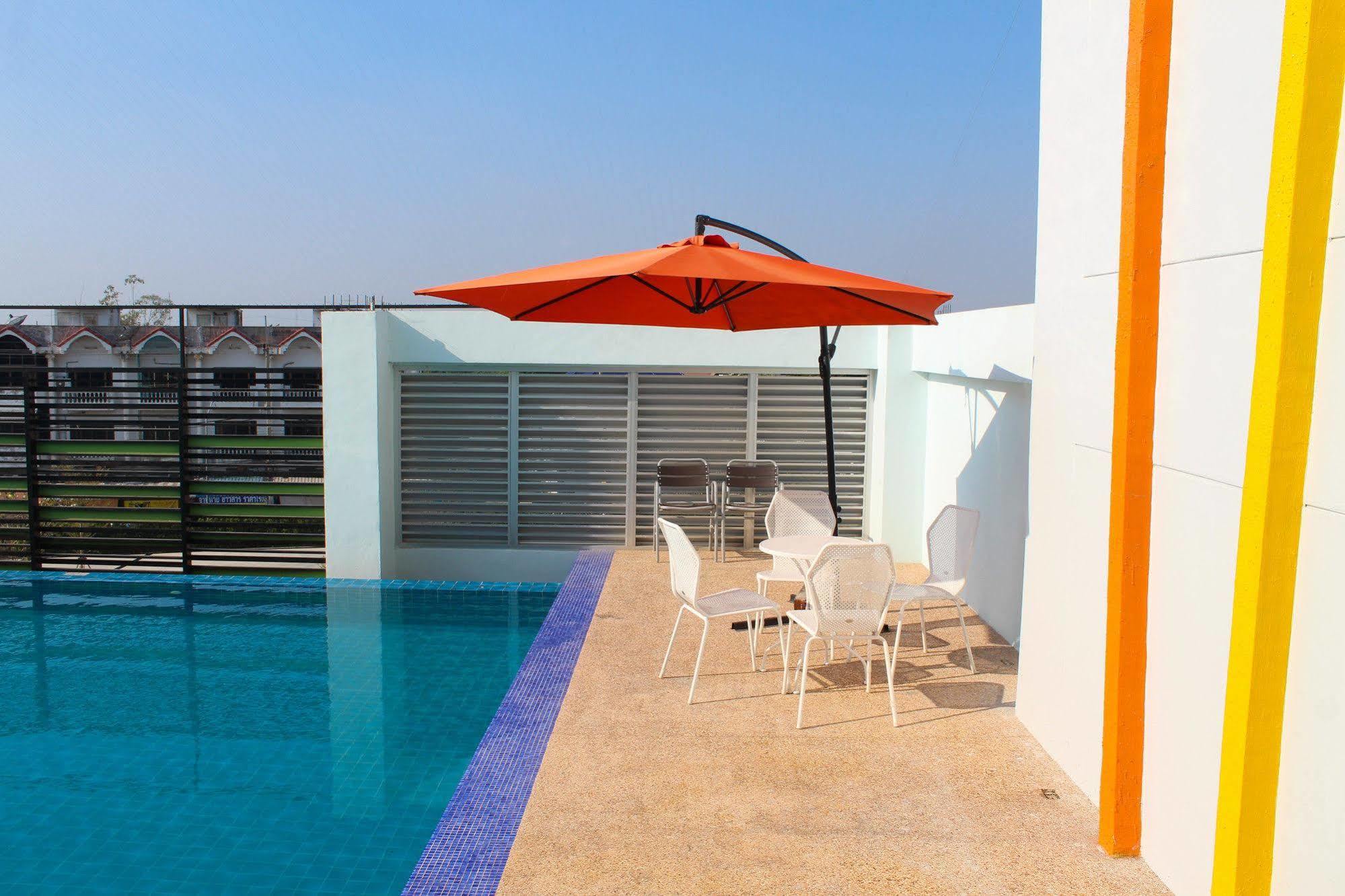42C The Chic Hotel Nakhon Sawan Luaran gambar